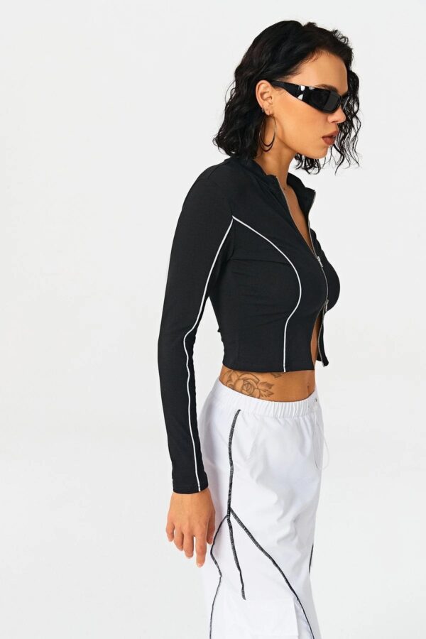 2023 Women's Contrasting Color Line Standing Collar Wears Knitted Shirts - Image 3