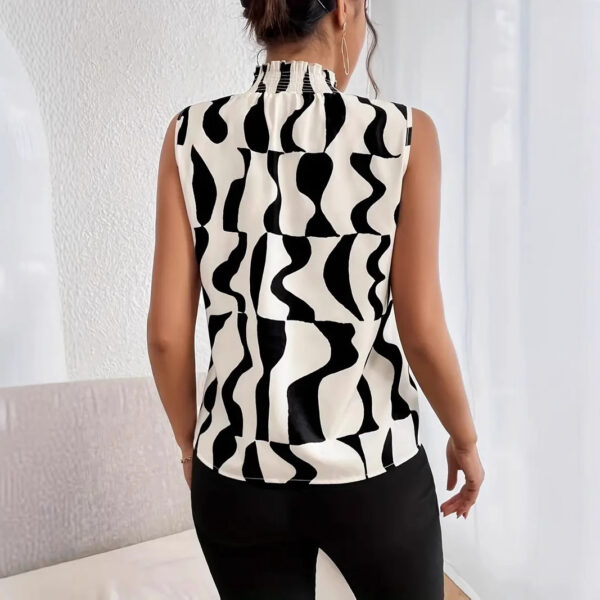 Full-body Printed Small Turtleneck Sleeveless Shirt - Image 4